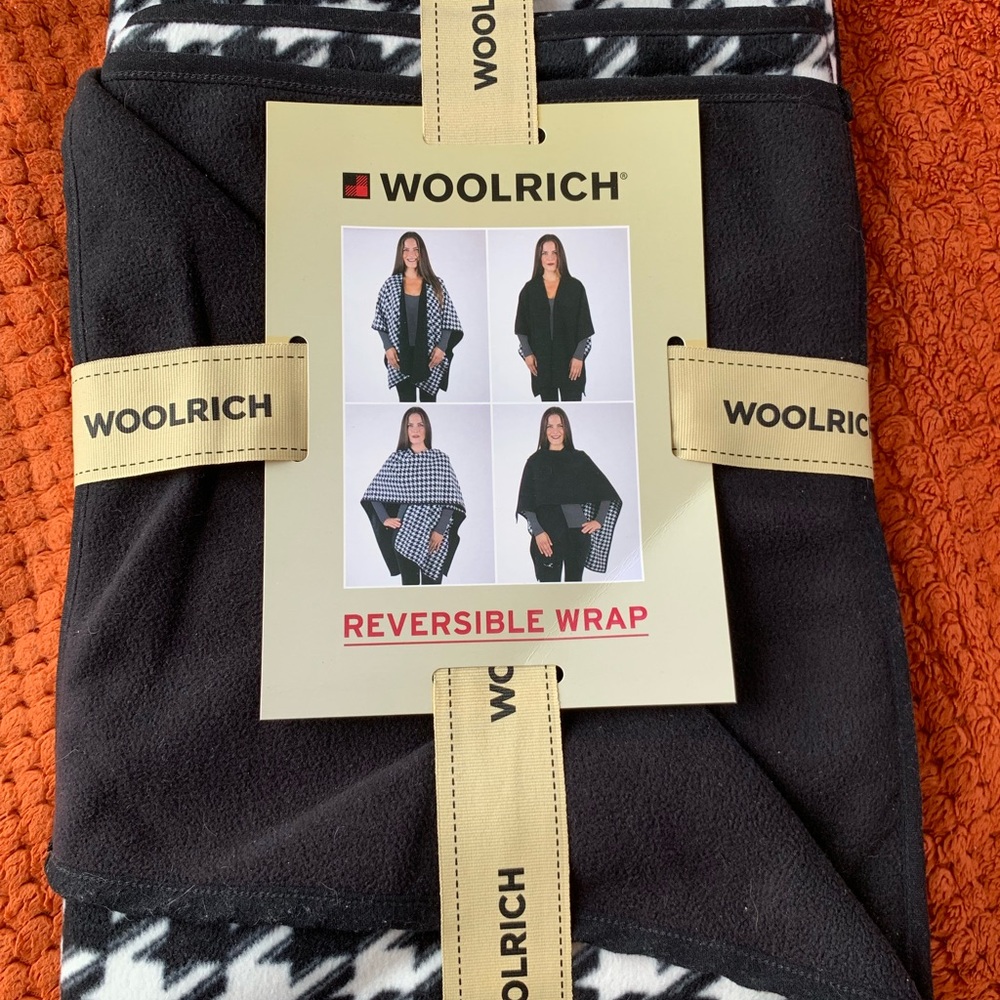 Woolrich reversible wrap in houndstooth